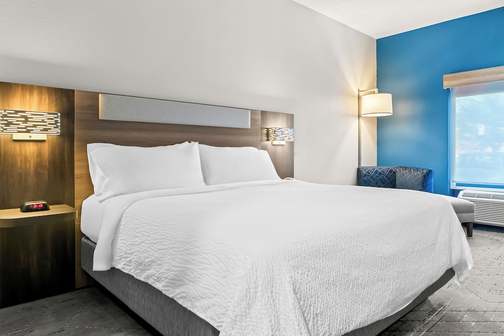 Standard Room, 1 King Bed, Accessible - Photo 2