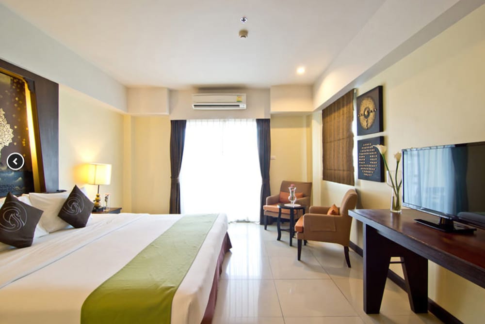 Deluxe Room, City View - Photo 5