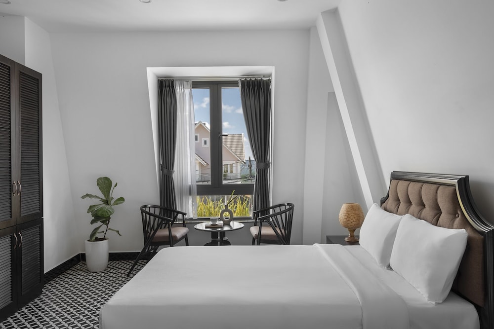 Deluxe Room, 1 Queen Bed, City View