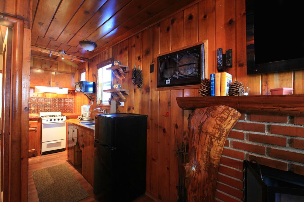 Cabin: Pine Hut