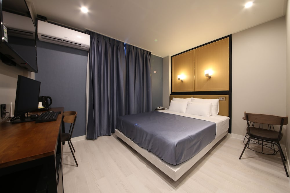 Deluxe Room - Photo 2