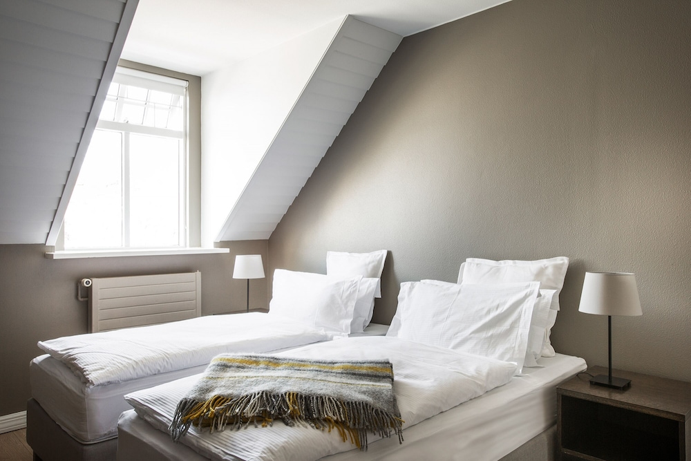 Standard Double or Twin Room - Photo 10