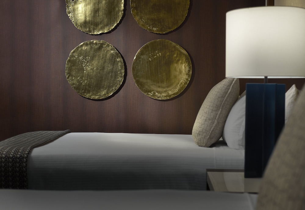Premier Room, 2 Queen Beds - Photo 4