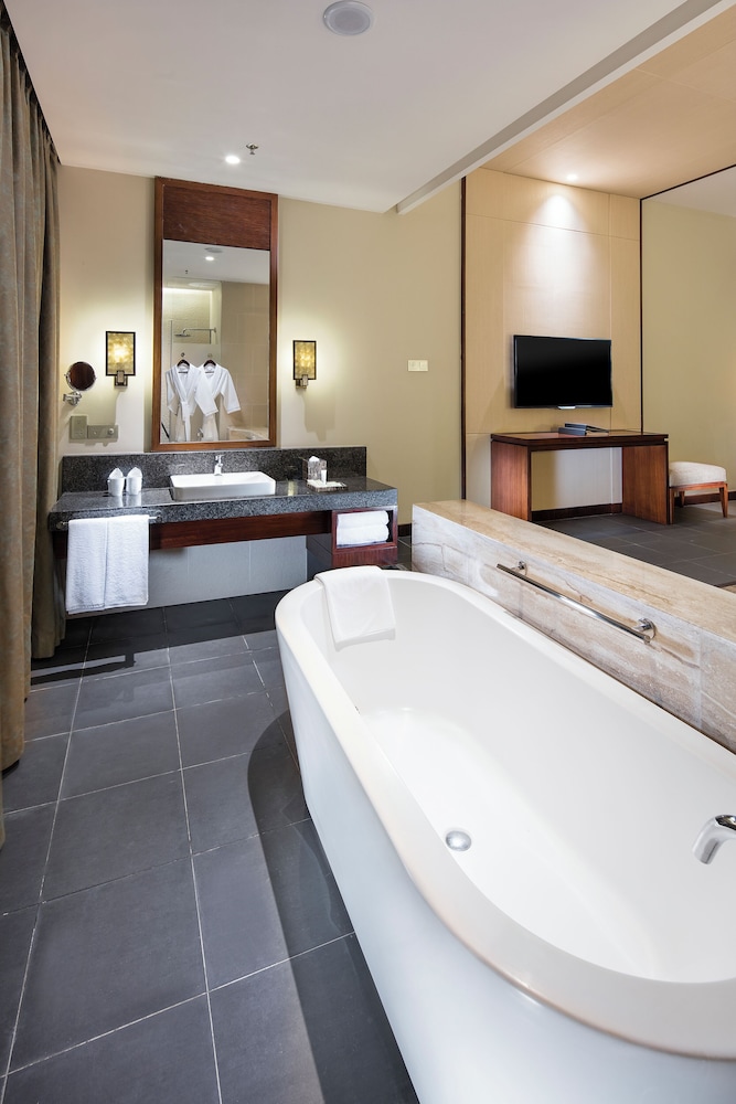 King Deluxe Scenic View Room - Photo 5