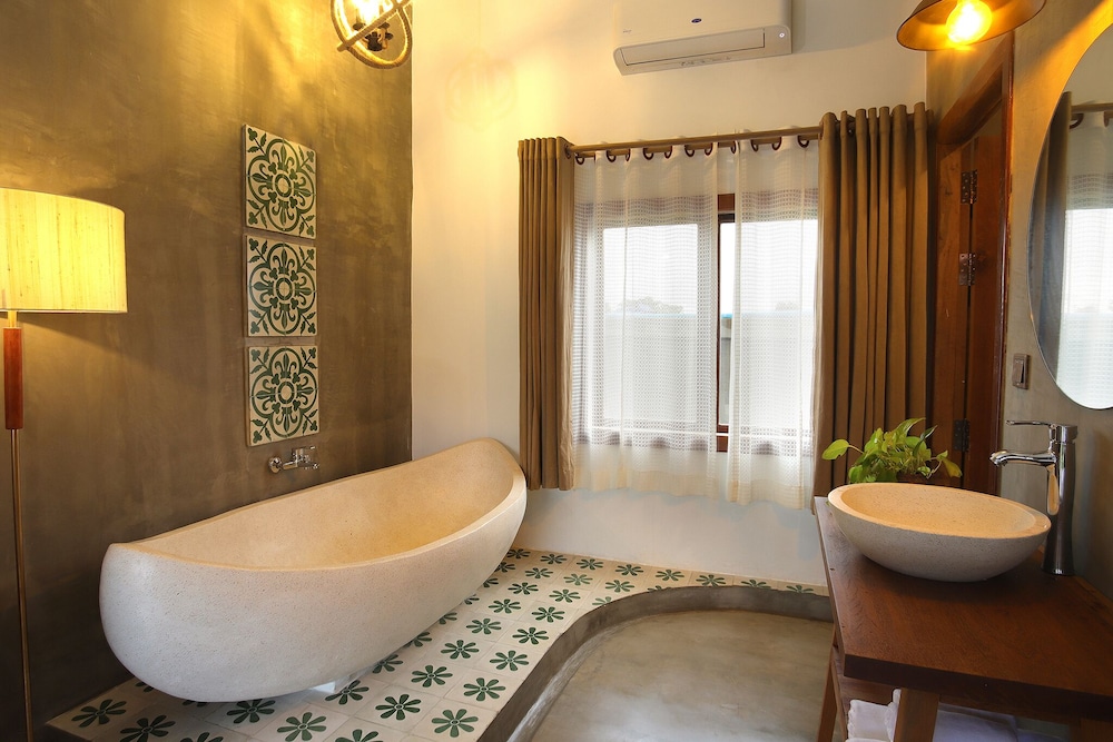 Deluxe Room with Two Double Beds - Photo 22