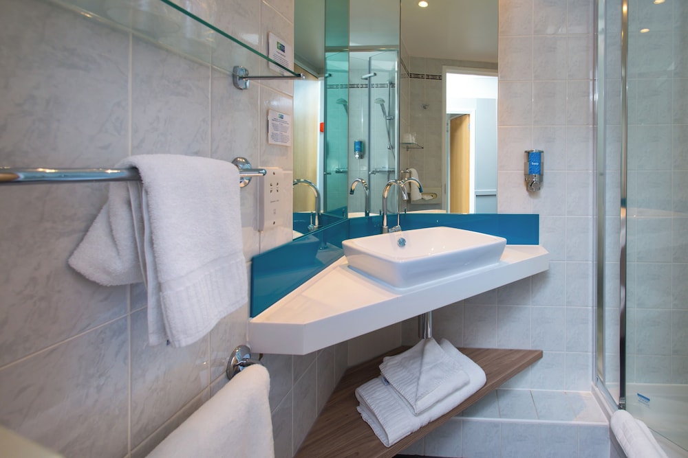 Standard Room, 1 Double Bed (with Free Hot Breakfast) photo 2
