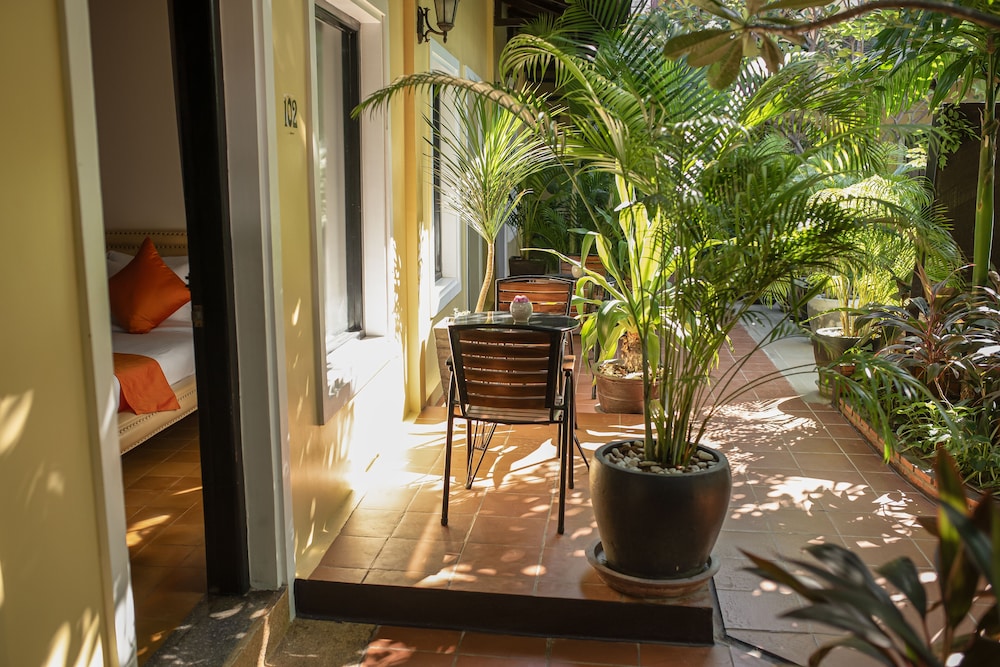 Family Room - Photo 7