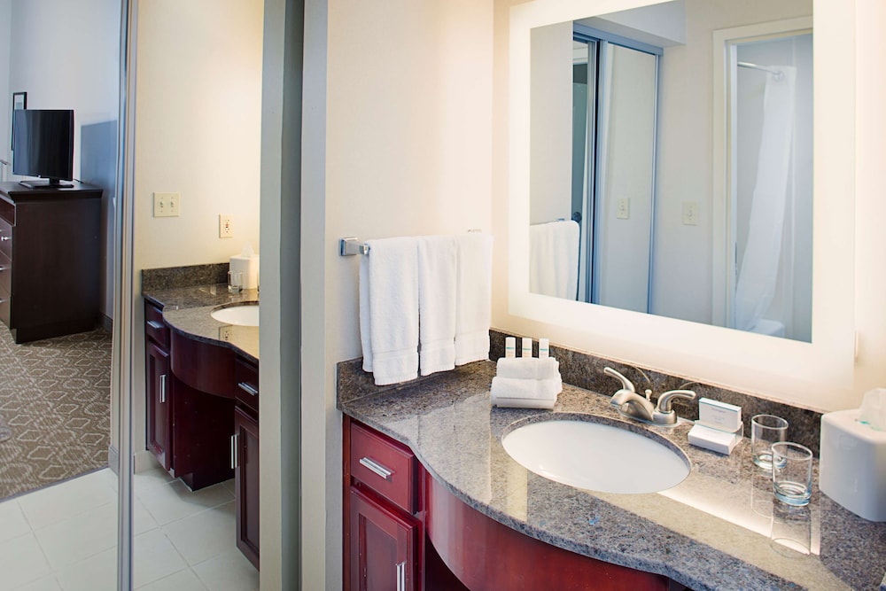 Suite, 1 King, Accessible Hearing, Non Smoking - Photo 3