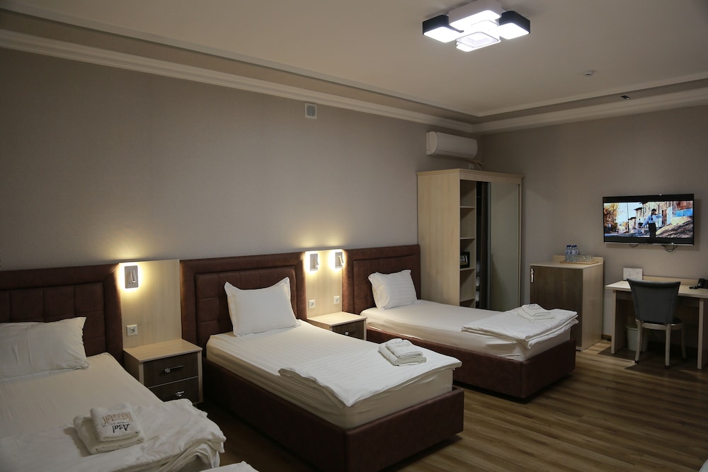 Deluxe Triple Room photo 3
