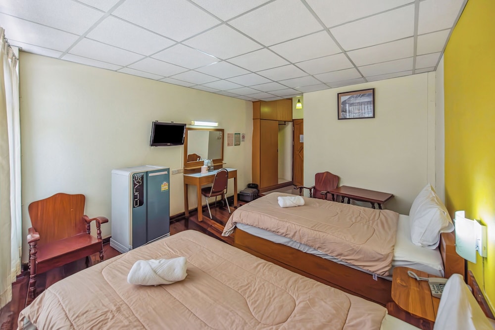 Standard Twin Room - Photo 4