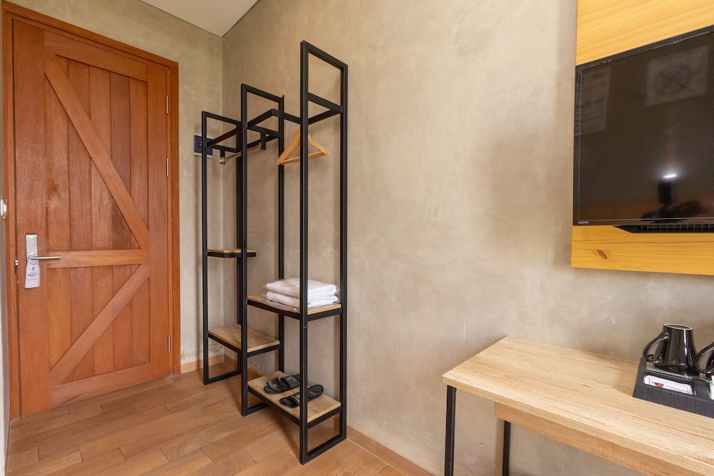 Deluxe Twin Room - Photo 16