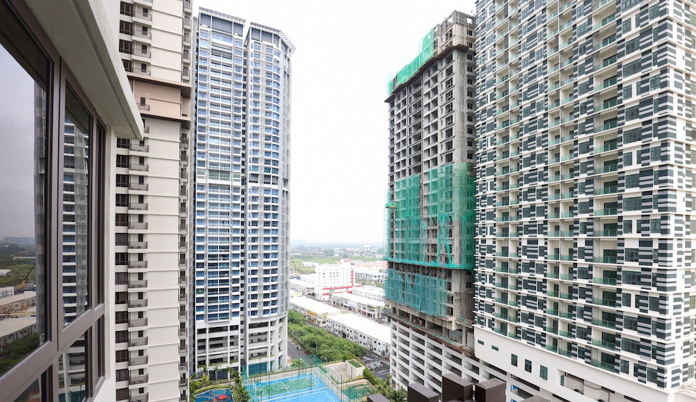 Design Studio Suite, 1 Double Bed, Pool Access, City View photo 2