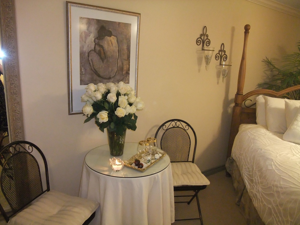 Royal Honeymoon Suite photo 2