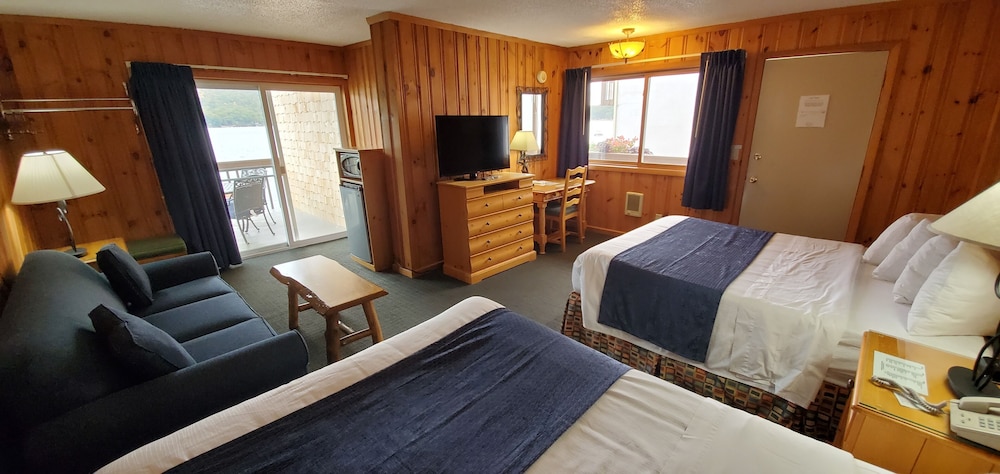 Premium Suite, 2 Queen Beds, Lakeside photo 3
