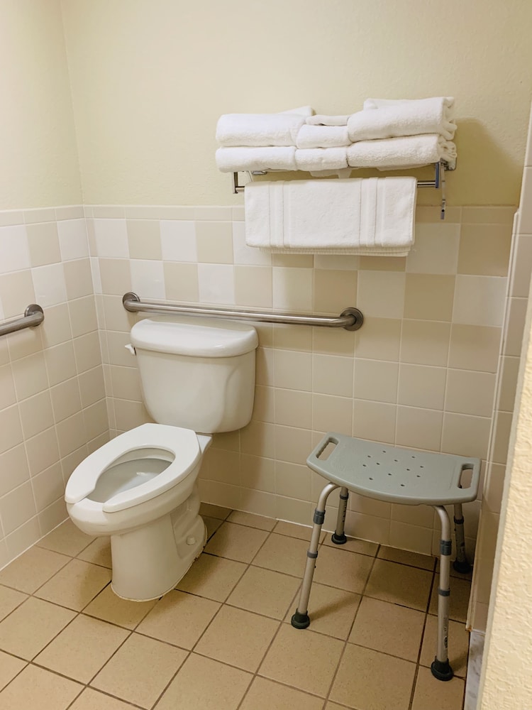 Room, 1 King Bed, Accessible, Non Smoking (Mobility) - Photo 11