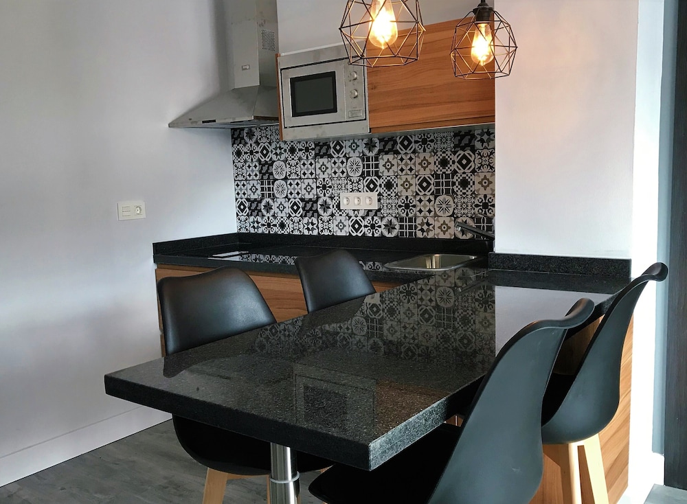 Apartment, Private Bathroom, City View - Photo 4