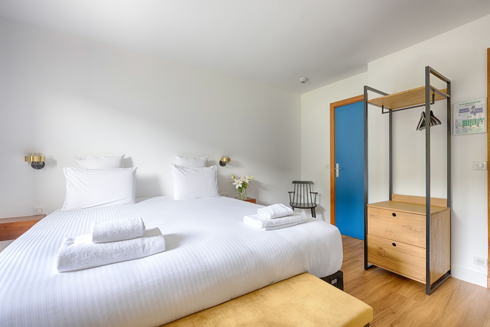 Standard Double Room - Photo 9
