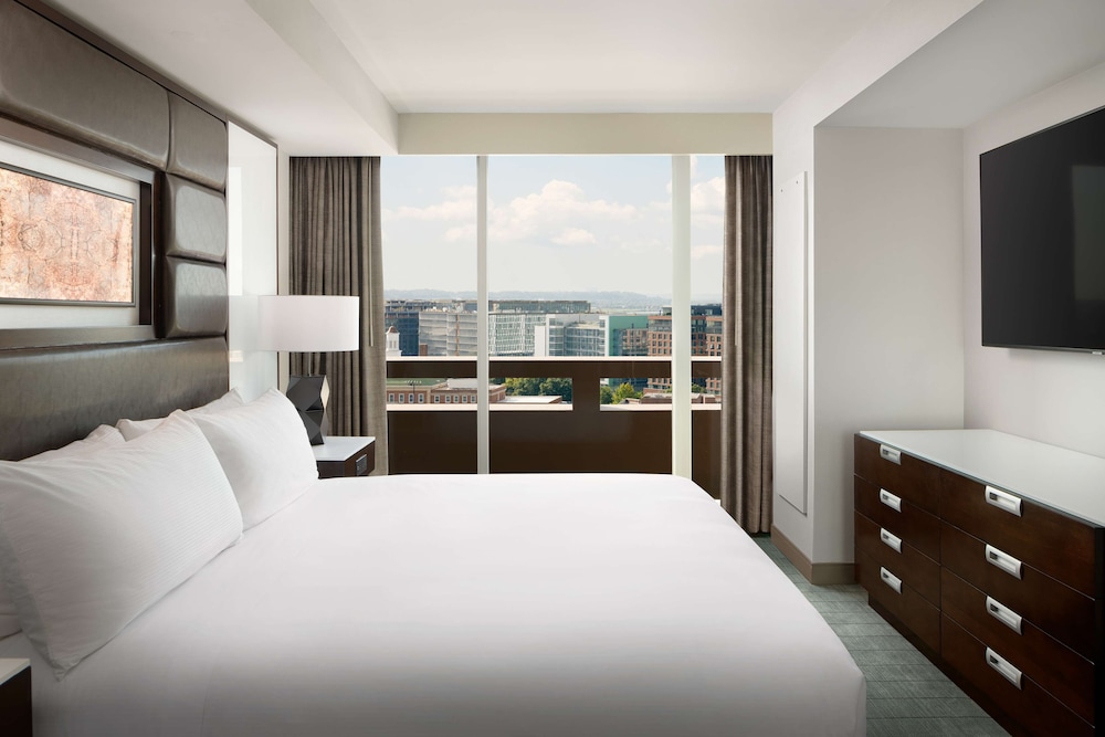 1 King 1 Bedroom Presidential Suite River View