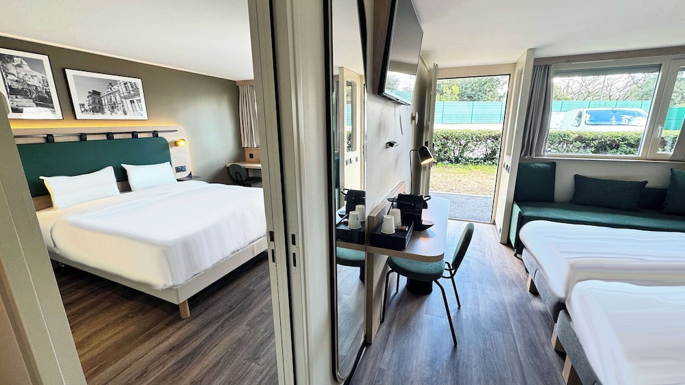 Superior Room, 1 Double Bed (with Meridian Bed) photo 2