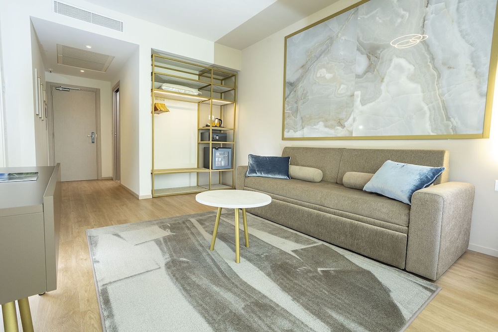 Suite - Photo 5