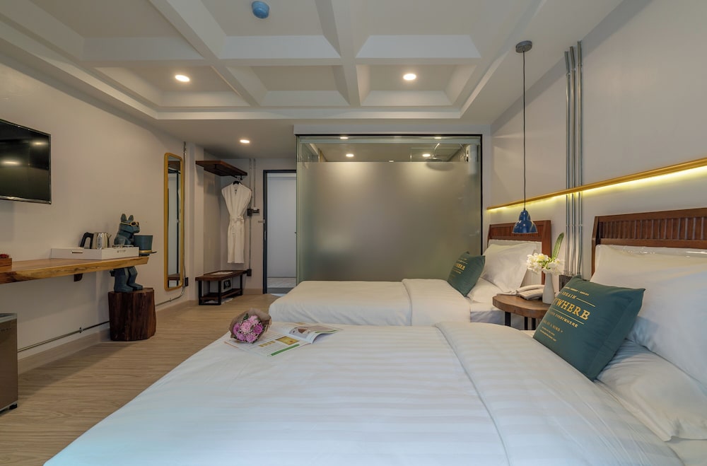 Deluxe Twin Room, Multiple Beds, Balcony, Pool View - Photo 9