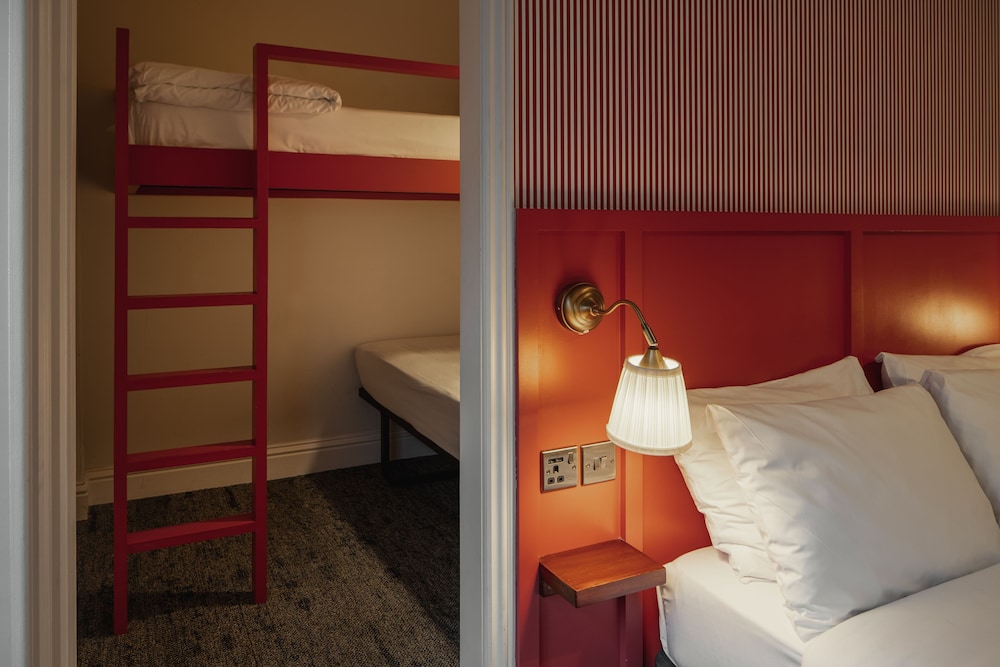 Superior Quadruple Room photo 2