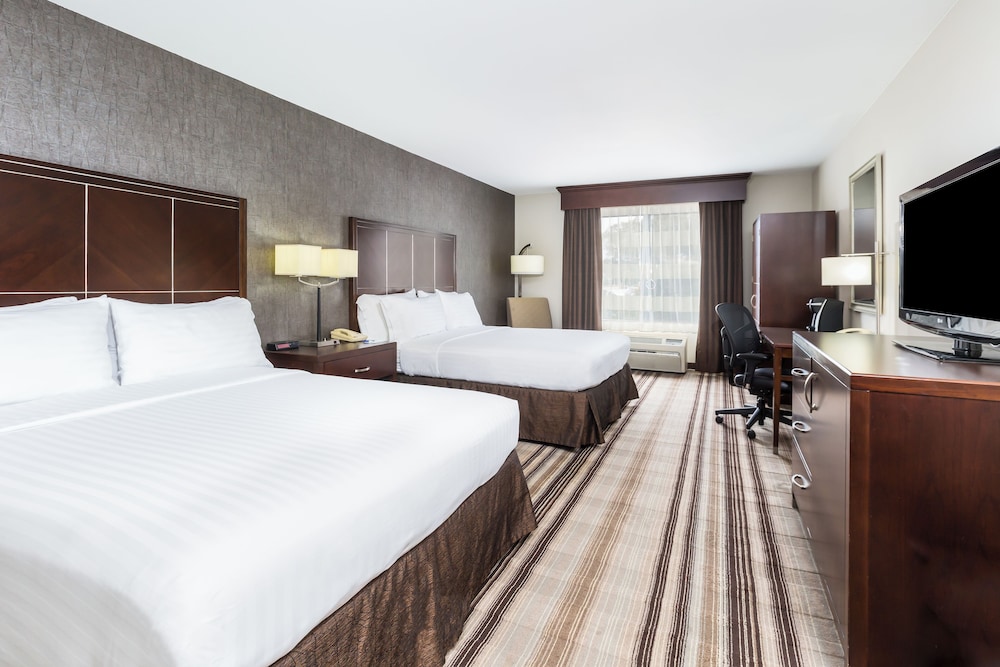 Standard Room, Multiple Beds - Photo 1