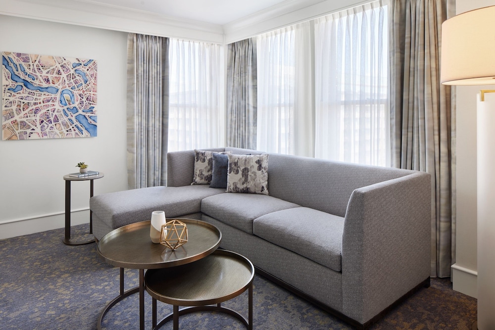 Suite, 1 Bedroom, City View - Photo 7