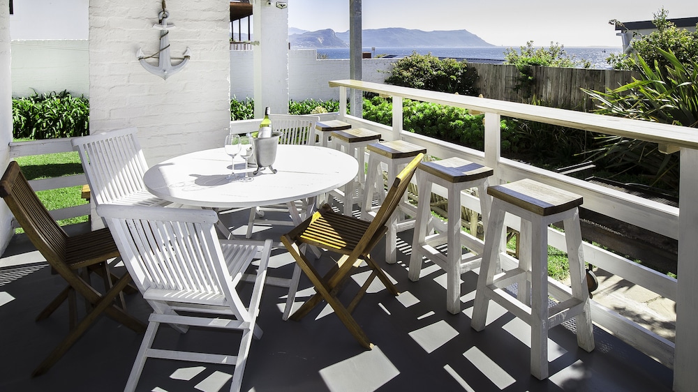 Family Cottage, 2 Bedrooms, Balcony, Partial Sea View