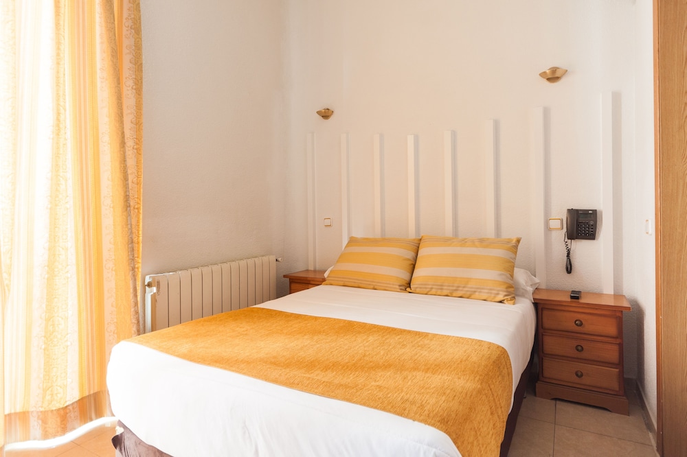 Basic Double Room, Private Bathroom (dbm) - Photo 6