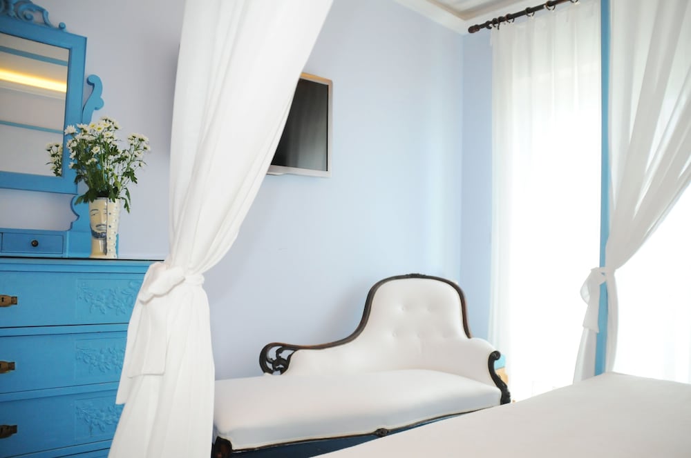 Deluxe Double Room, 1 King Bed, Balcony, Sea Facing - Photo 10