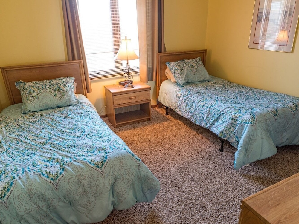 Deluxe Condo, Ensuite, Golf View (Town House 325a) photo 1