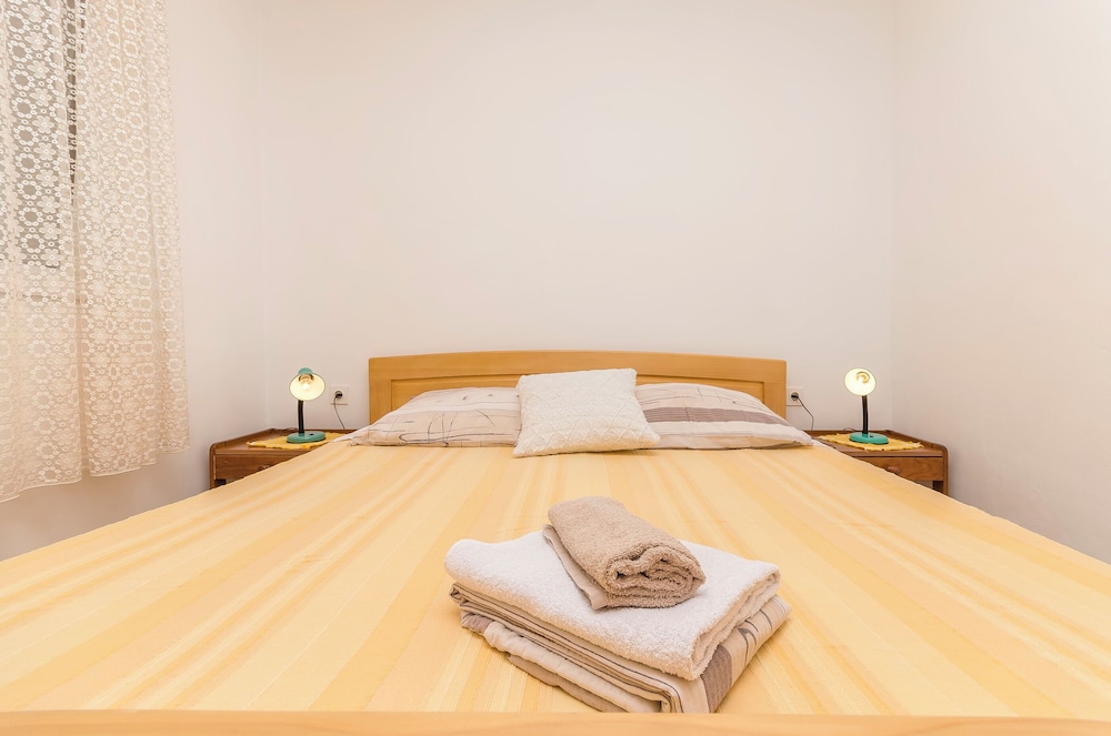 Apartment (A2)