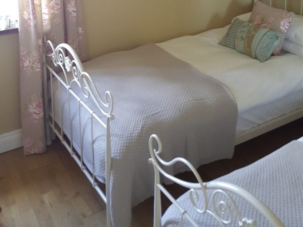 Standard Twin Room, Ensuite, Garden View photo 2