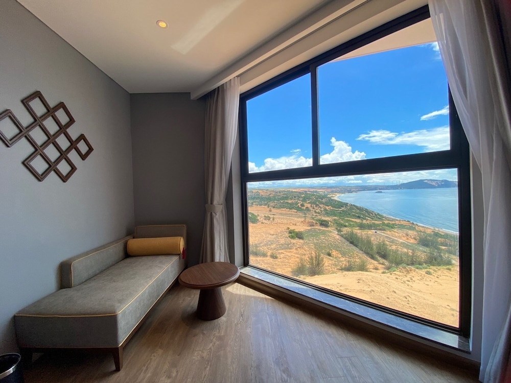 Premium Double Room, 1 King Bed, Resort View, Sea Facing photo 3