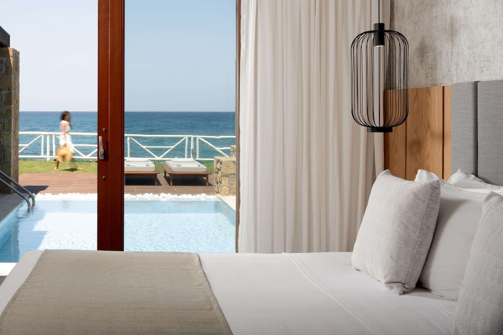 Luxury Suite, Beachfront thumbnail 6