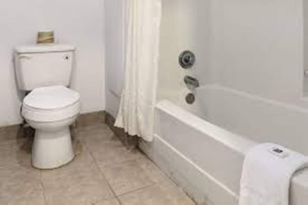 Deluxe Room, 2 Double Beds, Non Smoking, Refrigerator & Microwave - Photo 4