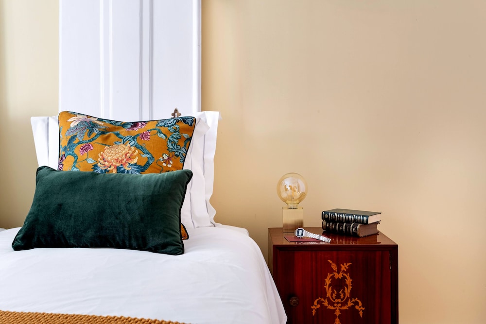 City Room photo 2