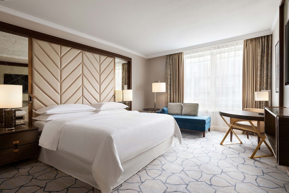 Premium Room, 1 King Bed - Photo 1