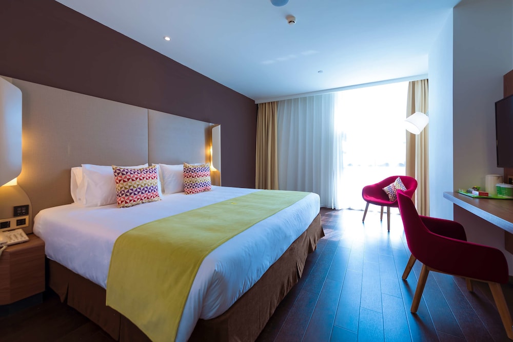 Standard Room, 1 King Bed photo 1