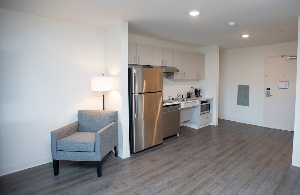 Basic Studio, 1 King Bed, Accessible photo 3
