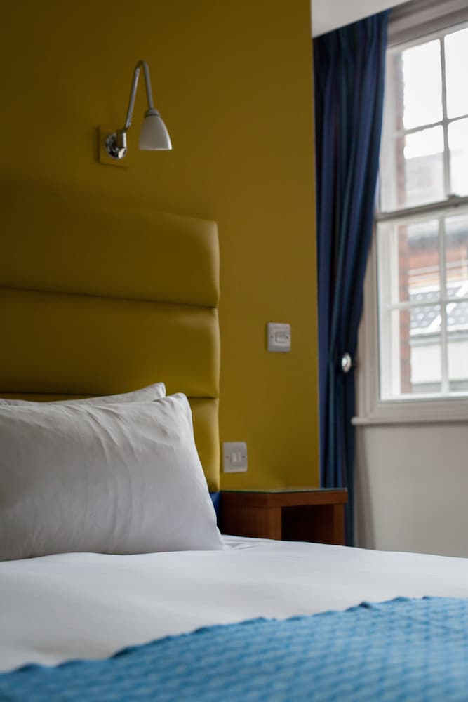 Deluxe King Room - Photo 10