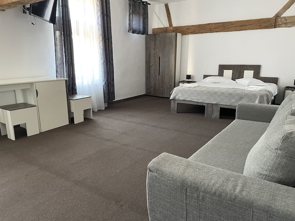 Family Suite, 1 King Bed with Sofa bed, Non Smoking, Garden View photo 1