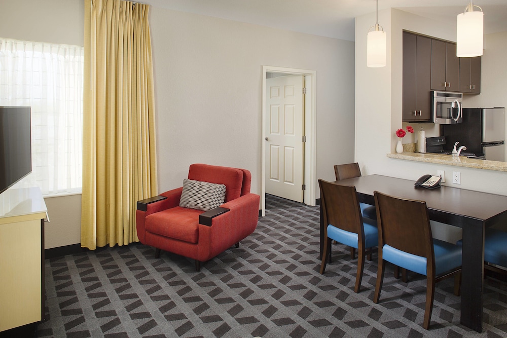 Suite, 2 Bedrooms - Photo 1