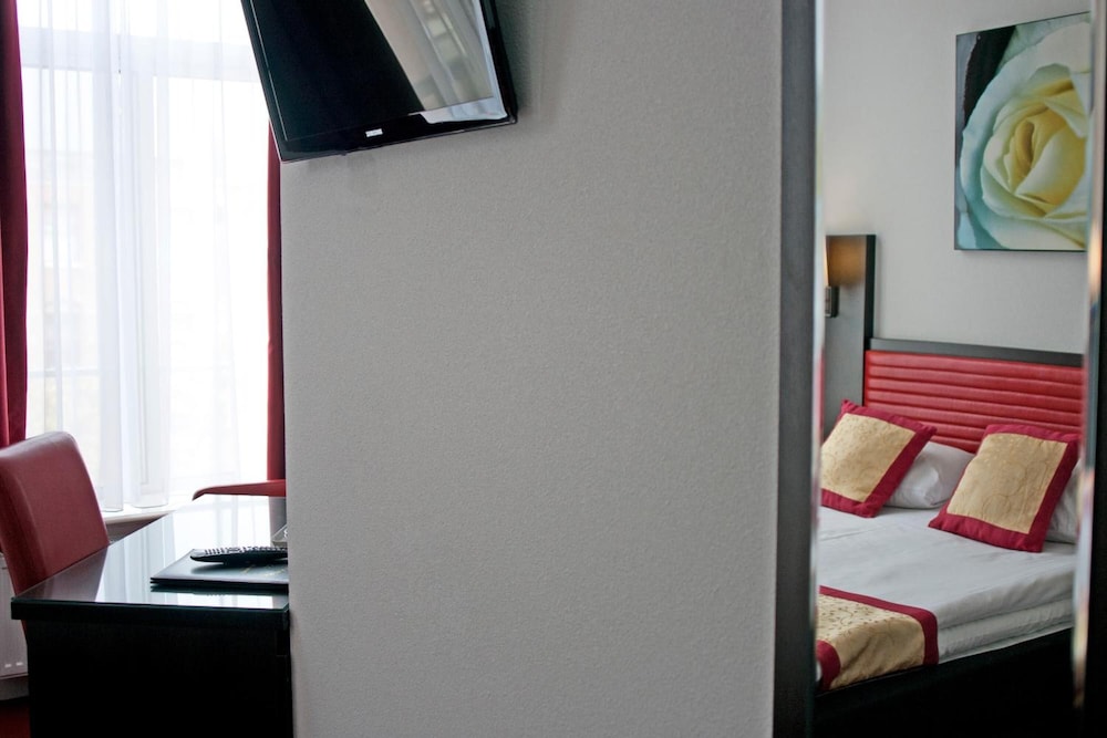 Triple Room, Balcony, Garden View photo 3