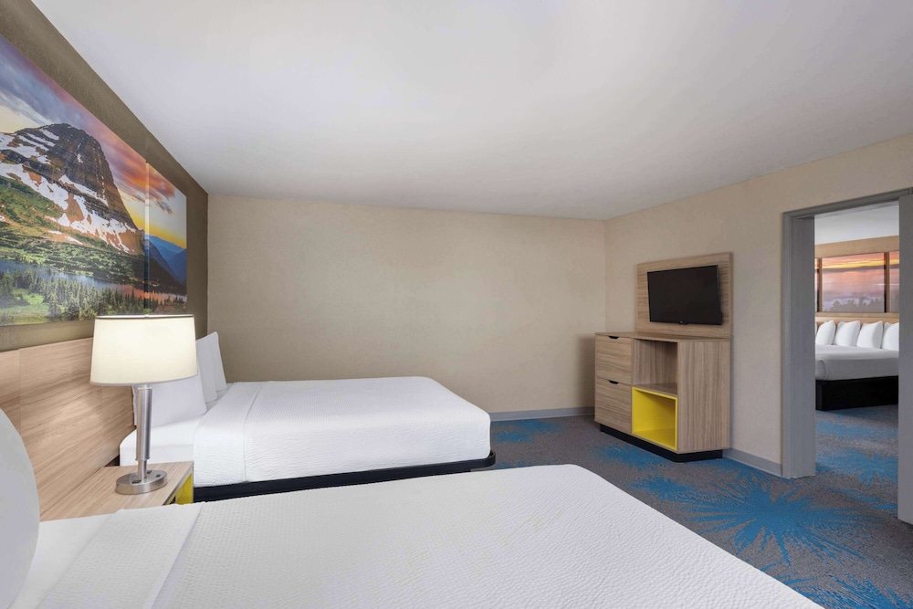 Suite, Multiple Beds, Non Smoking (One Bedroom) - Photo 2