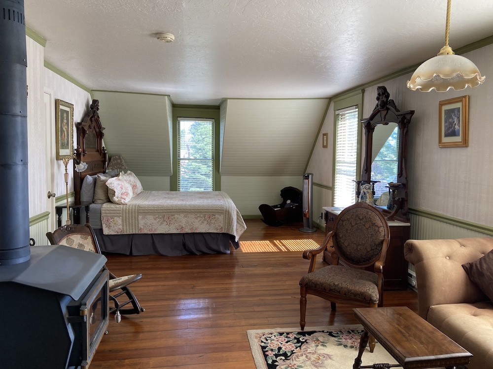 Bidwell Suite, 2 Bedrooms, Fireplace