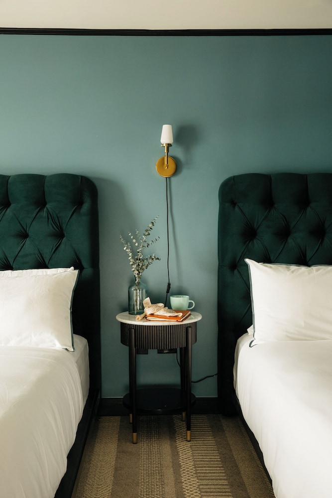 Premier Room, Accessible (Socialite, Two King) - Photo 3