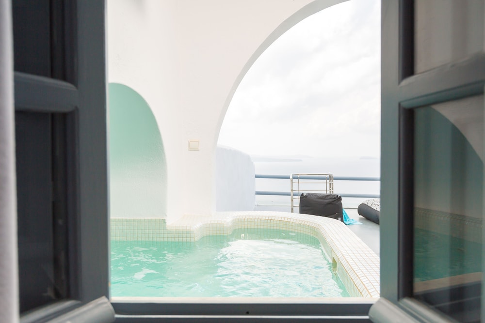 Honeymoon Suite, Hot Tub - Photo 36