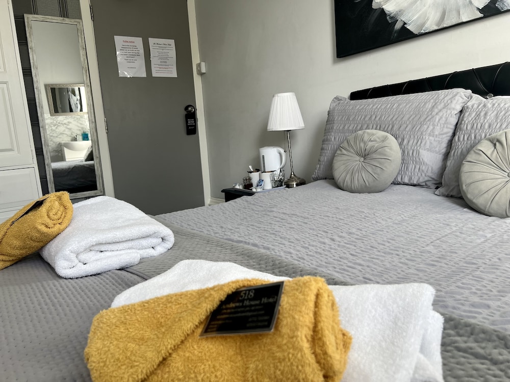 Room 6 photo 2